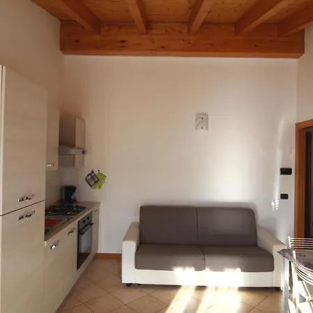 Residenza La Corte شقة كاستلْنْيوفو ديل غارد